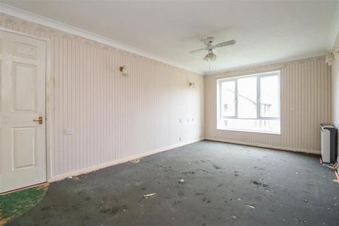 1 bedroom flat for sale, Chesterton Court, Horsham