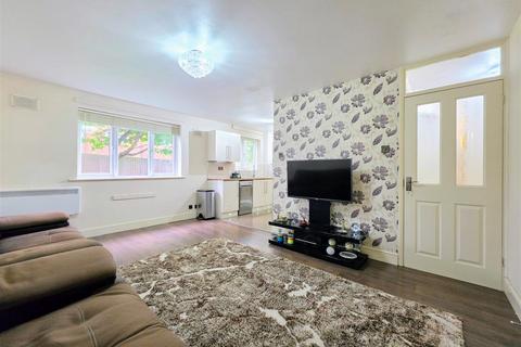 2 bedroom flat for sale, Millhaven Close, Romford