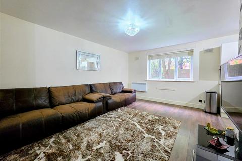 2 bedroom flat for sale, Millhaven Close, Romford
