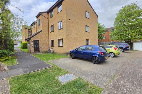 2 bedroom flat for sale, Millhaven Close, Romford