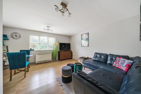2 bedroom flat for sale, Thyme Close, Kidbrooke, London, SE3