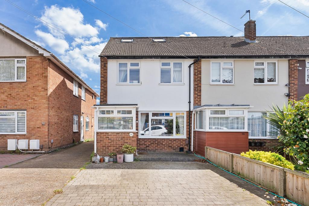 Detached house exterior, driveway