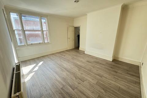1 bedroom flat for sale, High Street, Gravesend, DA11
