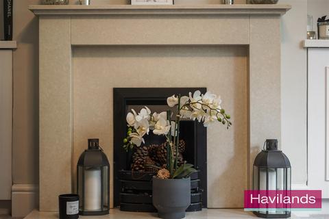 4 bedroom house for sale, Clarendon Way, London