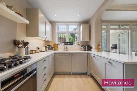 4 bedroom house for sale, Clarendon Way, London