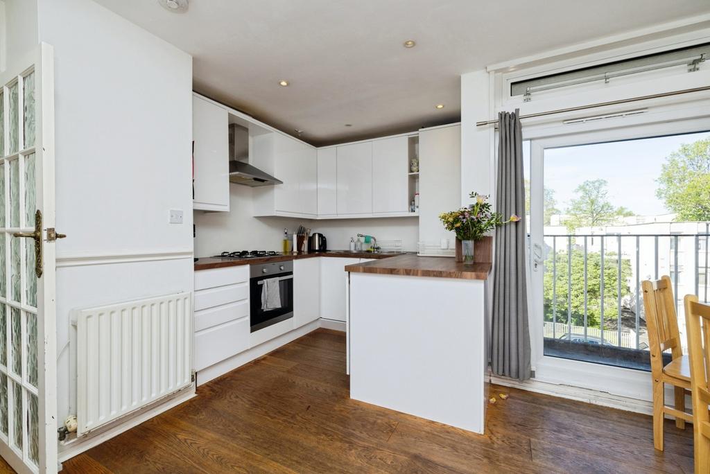 Victoria Rise Clapham Victoria Rise, London, SW4 4 bed flat for sale - £525,000