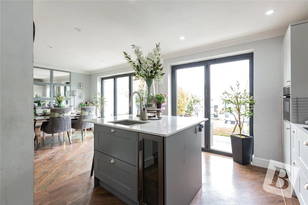 Kitchen / Dining