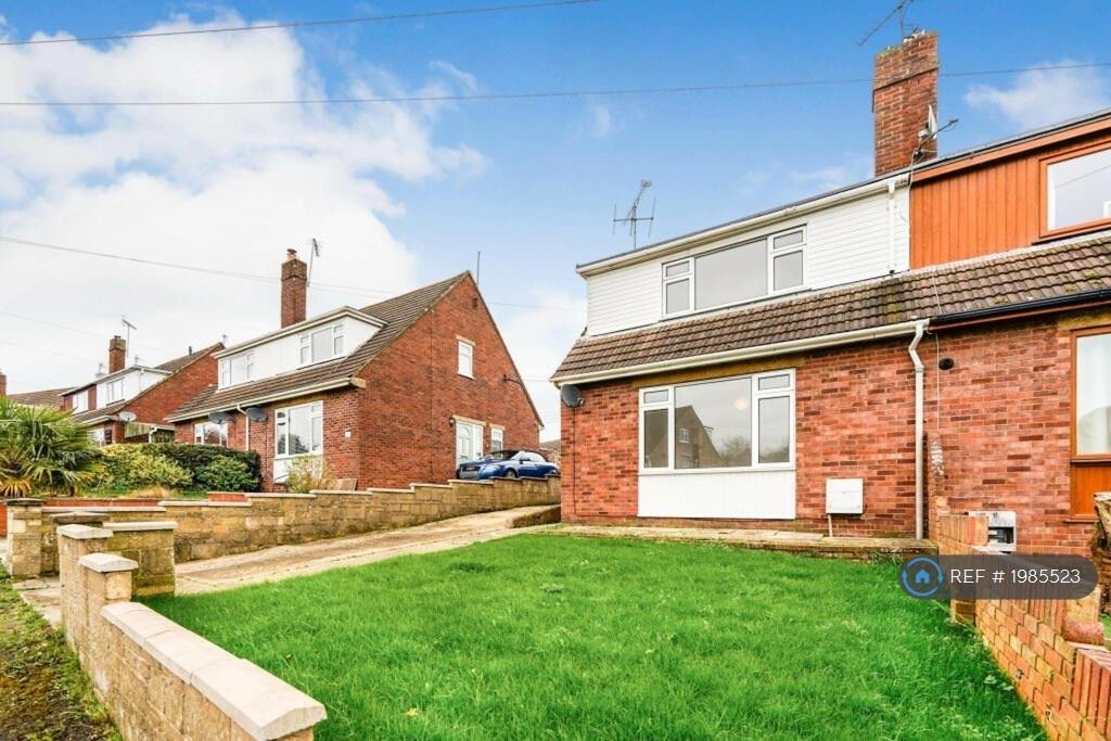 3 bedroom semi-detached house to rent