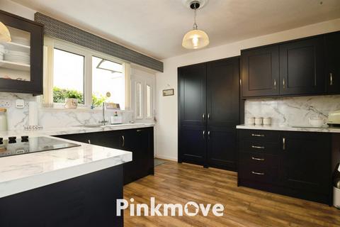 2 bedroom detached bungalow for sale, Crown Rise, Cwmbran NP44