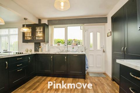 2 bedroom detached bungalow for sale, Crown Rise, Cwmbran NP44