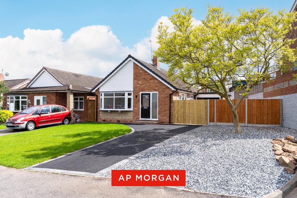 Southway Court Kingswinford West 2 Bed Bungalow For Sale 300 000