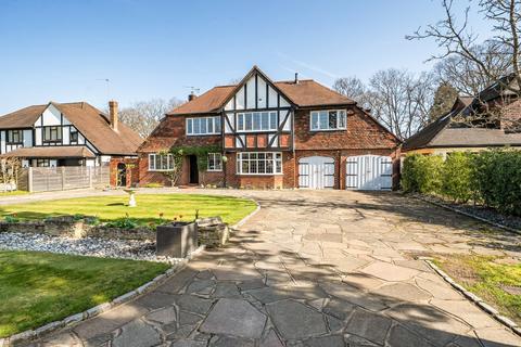 6 bedroom detached house to rent, Wood Way, Farnborough Park, Orpington, Kent, BR6