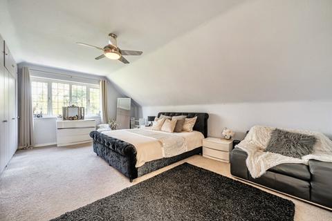 6 bedroom detached house to rent, Wood Way, Farnborough Park, Orpington, Kent, BR6