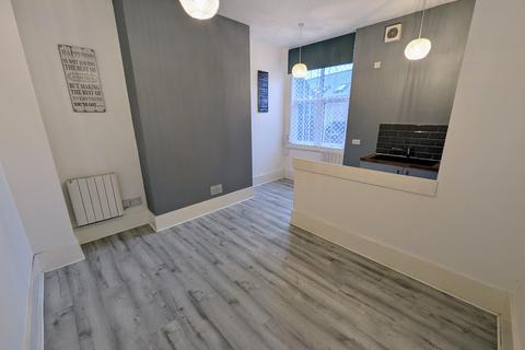 1 bedroom flat to rent, Cardiff Road, Newport,