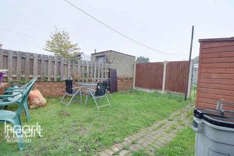 Ford Lane, Rainham