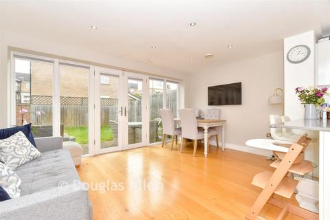3 bedroom end of terrace house for sale, Mowbray Close, Epping, Essex