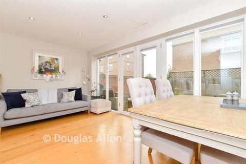 3 bedroom end of terrace house for sale, Mowbray Close, Epping, Essex