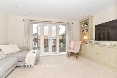 3 bedroom end of terrace house for sale, Mowbray Close, Epping, Essex