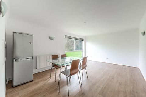 2 bedroom flat to rent, Claybury, Bushey, Bushey, WD23