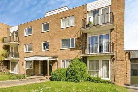 1 bedroom ground floor flat for sale, Priory Court, Hitchin