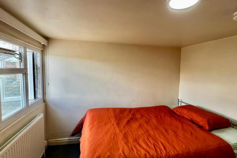 1 bedroom in a house share to rent, Hubert Road, Birmingham B29