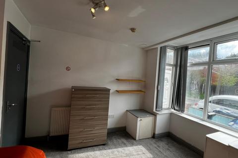 1 bedroom in a house share to rent, Heeley Road, Birmingham B29