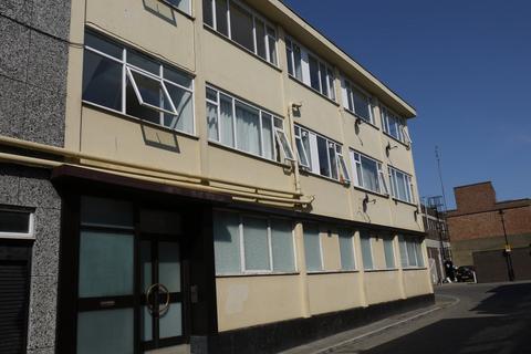 2 bedroom flat to rent, Crown Street, Brentwood