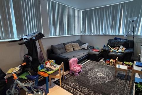 2 bedroom flat to rent, Crown Street, Brentwood