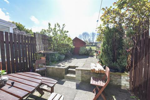 2 bedroom terraced house to rent, Nicholas Gardens, York
