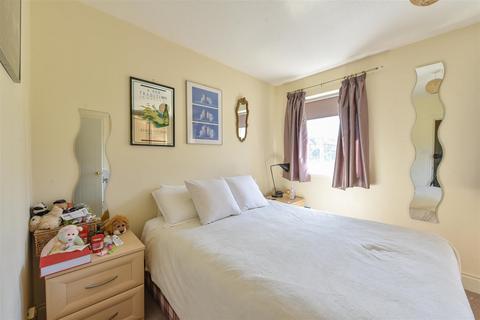 2 bedroom terraced house to rent, Nicholas Gardens, York