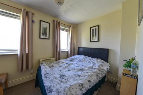 2 bedroom terraced house to rent, Nicholas Gardens, York