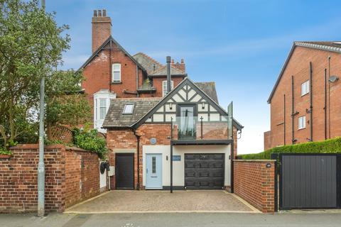 2 bedroom penthouse for sale, Manygates Lane, Wakefield
