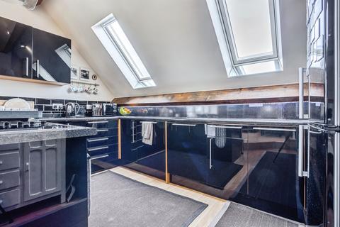 2 bedroom penthouse for sale, Manygates Lane, Wakefield