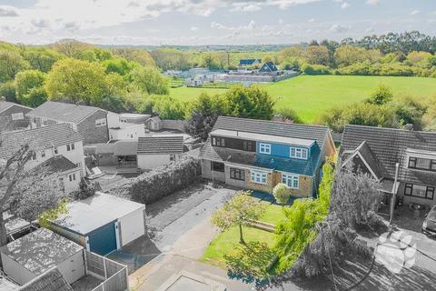 3 bedroom semi-detached house for sale, Bromfords Close, Wickford SS12