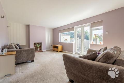 3 bedroom semi-detached house for sale, Bromfords Close, Wickford SS12
