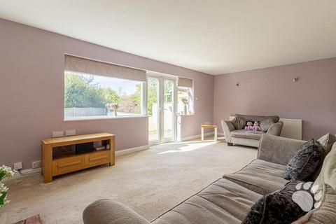 3 bedroom semi-detached house for sale, Bromfords Close, Wickford SS12