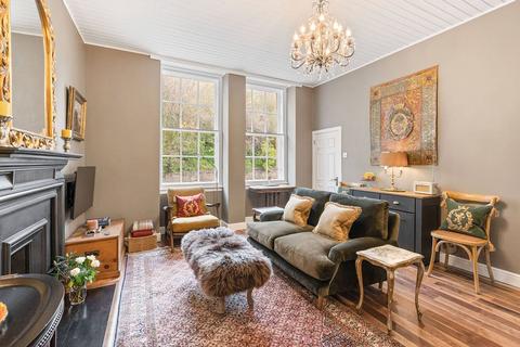 2 bedroom flat for sale, 6/4 King's Stables Road, Old Town, Edinburgh, EH1 2JY