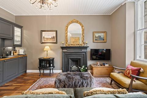 2 bedroom flat for sale, 6/4 King's Stables Road, Old Town, Edinburgh, EH1 2JY