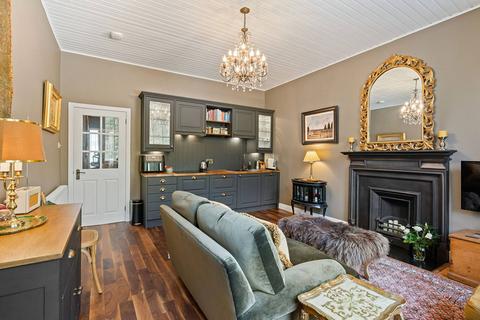 2 bedroom flat for sale, 6/4 King's Stables Road, Old Town, Edinburgh, EH1 2JY