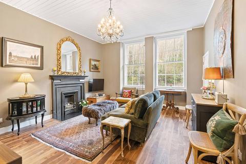 2 bedroom flat for sale, 6/4 King's Stables Road, Old Town, Edinburgh, EH1 2JY
