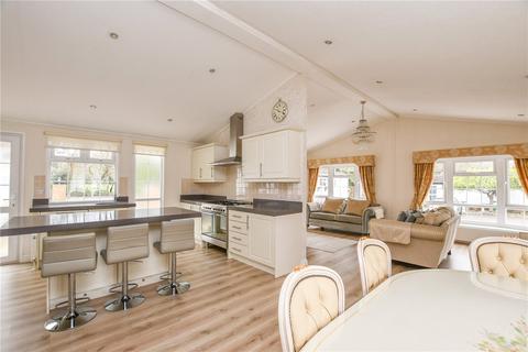 2 bedroom retirement property for sale, Pinewood Caravan Park, Berkshire RG40
