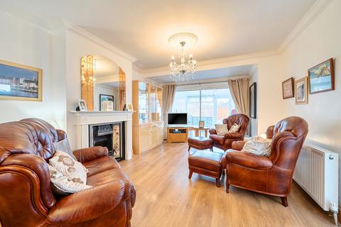 2 bedroom bungalow for sale, Pavilion Way, Ruislip