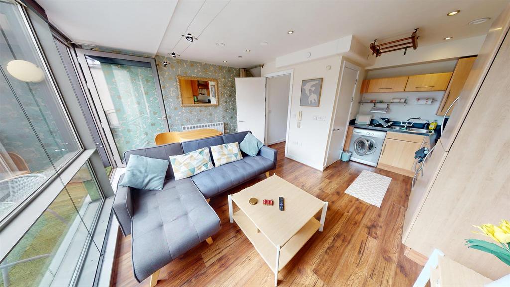 House in Salford, Blackfriars, Lower Broughton - More