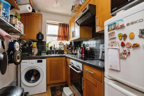 2 bedroom flat for sale, Josephs Road, Guildford, Surrey, GU1