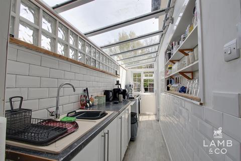 4 bedroom semi-detached house for sale, Harwich Road, Clacton-On-Sea CO16