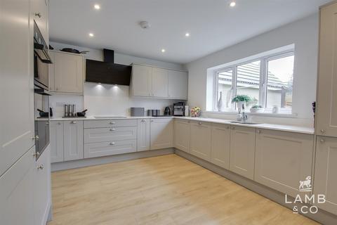 4 bedroom detached house for sale, Littlebury Gardens, Weeley CO16
