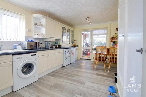3 bedroom detached bungalow for sale, Broadstrood, Clacton-On-Sea CO16