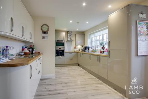 3 bedroom terraced house for sale, Kirby Road, Frinton-On-Sea CO13