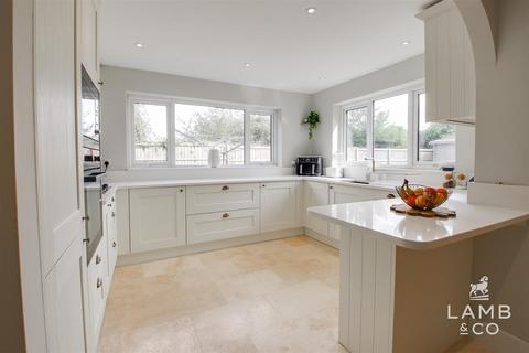 5 bedroom detached house for sale, James Gardens, St. Osyth CO16