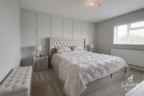 5 bedroom detached house for sale, James Gardens, St. Osyth CO16